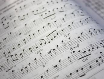 Arpegios bitonales, definición y ejercicios