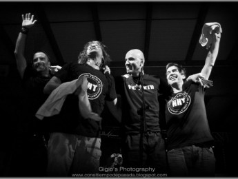 Barricada cuelga los guantes