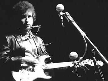 Guitarra de Bob Dylan vendida por casi 1 millón de dólares
