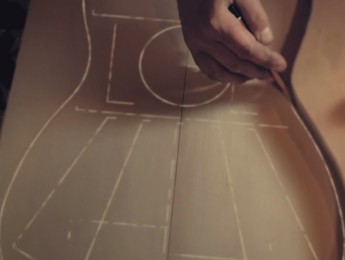 299 horas de trabajo de luthería condensadas en 3 minutos