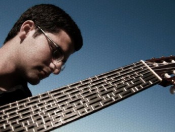 La guitarra microtonal de Tolgahan Cogulu