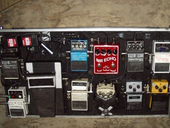 ¿Pedales sueltos o pedaleras multiefecto?