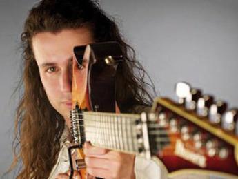 Bajo los focos: entrevista a Robert Rodrigo