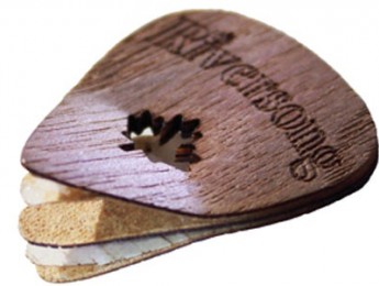 Riversong Guitars presenta sus púas fabricadas en madera