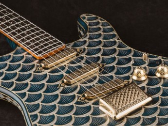 Fender Pine Cone Stratocaster Custom Shop: oro, plata y diamantes