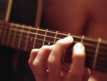 Cómo formar acordes con la guitarra, parte IV: acordes de novena