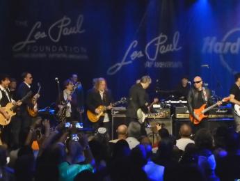 Grandes estrellas de la guitarra rinden homenaje a Les Paul en New York