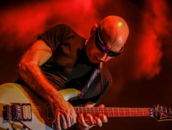 Joe Satriani coproduce una canción para apoyar a UNICEF