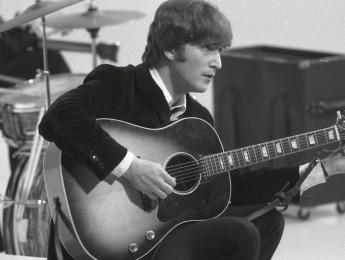 Una Gibson J-160E que perteneció a John Lennon se subasta por 2,4 millones de dólares