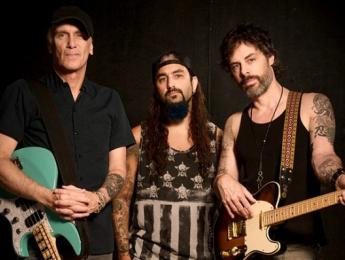 The Winery Dogs publican el cover "Moonage Daydream" de David Bowie