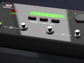 Ya disponible el nuevo Revpad, un multiefectos con Touchpad inalámbrico