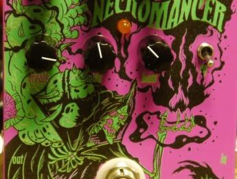 El nuevo Necromancer, un pedal de fuzz de Dwarfcraft Devices