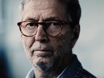 Clapton subasta una guitarra para ayudar a Johnny Nicholas a pagar tratamientos médicos