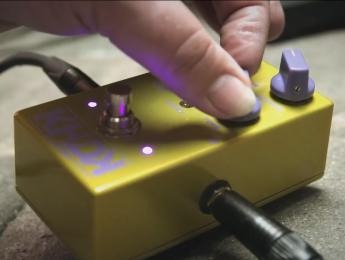 La marca de Kirk Hammett, KHDK, presenta un pedal de fuzz