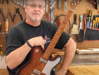 La nueva guitarra de John Oates, su construcción paso a paso
