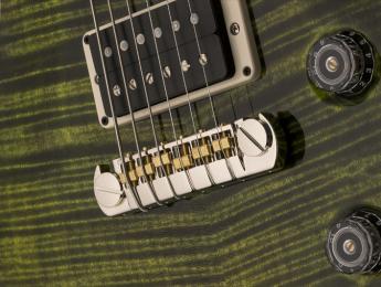 PRS presenta la guitarra barítona Signature de Mark Tremonti