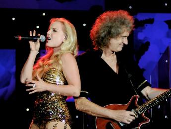 Brian May suspende su tour por razones de salud