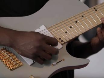 Tosin Abasi muestra el prototipo de su nueva guitarra
