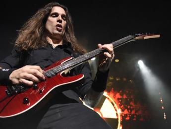 Kiko Loureiro se une a DV Mark