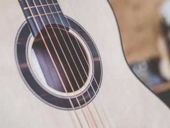F Series, las nuevas guitarras acústicas de Luis Guerrero