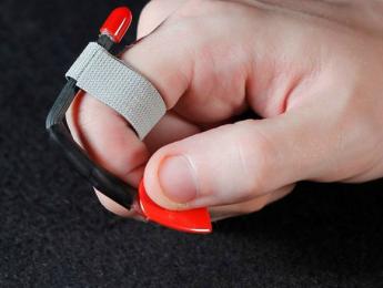 Pick Slinger, una púa combinada con un anillo