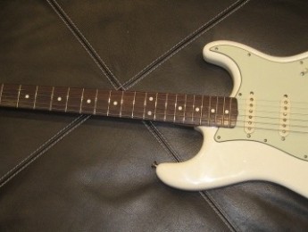 Review Stratocaster Vintage 62 RI
