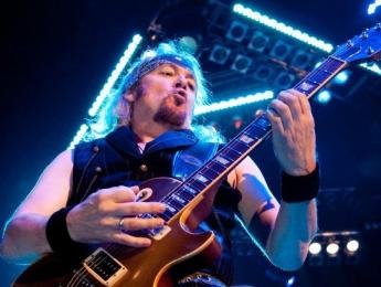 Adrian Smith: 5 de sus mejores solos de guitarra con Iron Maiden
