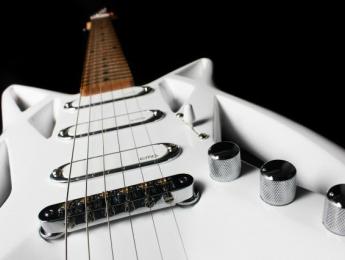 Eagle, una guitarra de diseño ergonómico y con bajo peso
