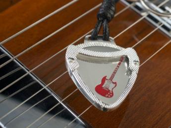 Picker, llaveros y colgantes en los que puedes guardar tus púas