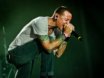 Se suicida Chester Bennington, cantante de Linkin Park