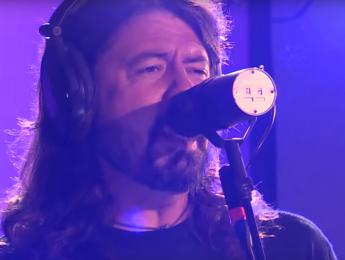 Así suena “Let There Be Rock” de AC/DC tocada por Foo Fighters