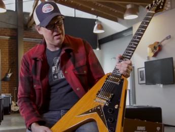 Joe Bonamassa 1958 "Amos" Korina Flying-V Outfit, la nueva signature de Epiphone