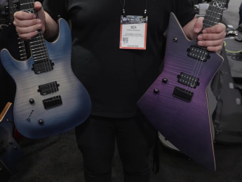 Chapman nos enseña sus guitarras "democráticas" y una gama sólo para zurdos