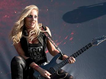 Ibanez JIVA10, la guitarra signature de Nita Strauss