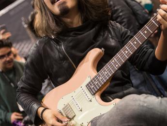 Guitarra y pastilla humbucker Suhr Mateus Asato Signature