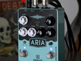 El Aria de Keeley combina sus conocidos efectos de compresor y overdrive en un mismo pedal