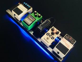 Earthboard, una pedalera con sujeción y alimentación magnética mediante batería recargable