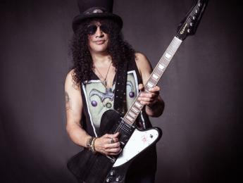 Epiphone lanza su propia versión de la Gibson Slash Firebird con acabado Translucent Black