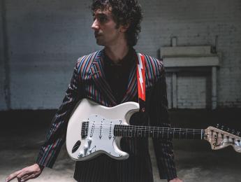 Fender amplia su linea de guitarras signature con la Albert Hammond Jr Stratocaster