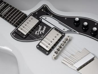 Supro lanza una réplica de la Dual Tone con puente fijo usada por David Bowie
