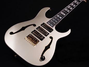 La Ibanez PGM333 celebra el 30 aniversario del primer modelo signature de Paul Gilbert