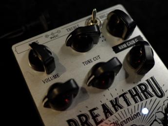 Thermion Breakthru y Outlaw: demo de sonido con aparición sorpresa de Dino Cazares