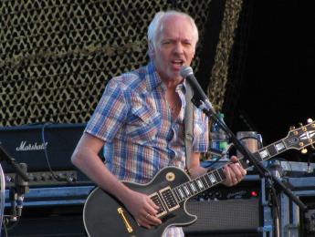 Peter Frampton dejaría las giras a causa de una “rara enfermedad muscular”