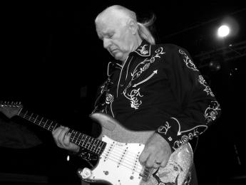 Muere Dick Dale, el "Rey de la guitarra surf", a los 81 años