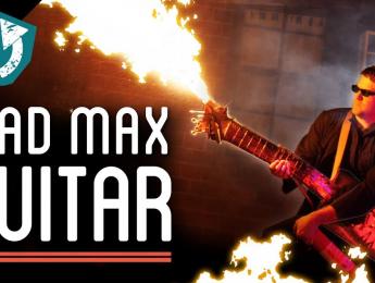 Guitarra con lanzallamas estilo Mad Max hecha con piezas de un desguace de coches