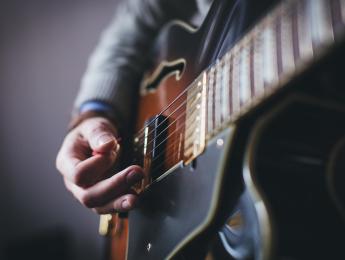 ¿Qué cualidades importan al elegir cuerdas de guitarra?
