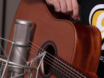 Review de Lâg Hyvibe: guitarra acústica "autoamplificada" con looper y efectos