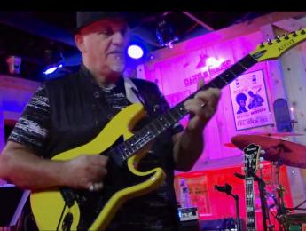 Frank Gambale vuelve a las superstrat amarillas con la Kiesel FG2
