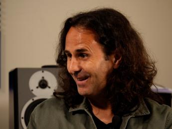Entrevista con Jopi: "No necesito lucirme en los discos de otros, sino funcionar en la canción"