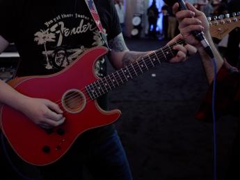 Echamos un vistazo a la Fender American Acoustasonic Stratocaster